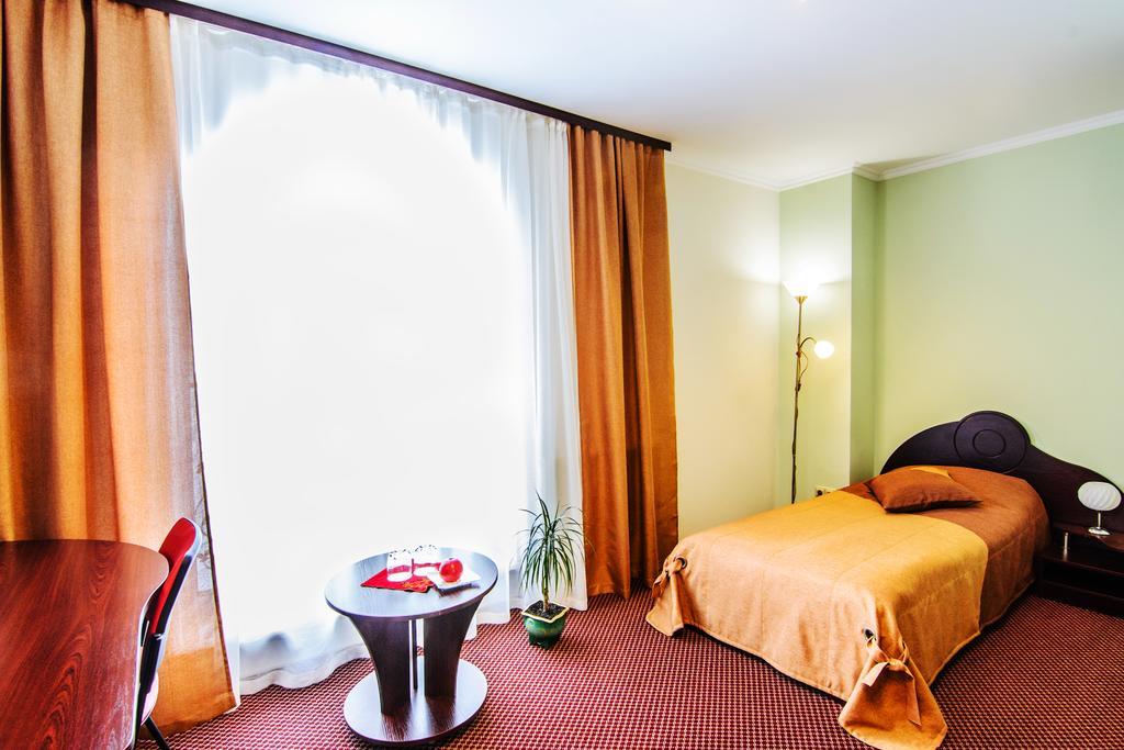 Terminal-A Hotel Ryasne-Ruske Quarto foto